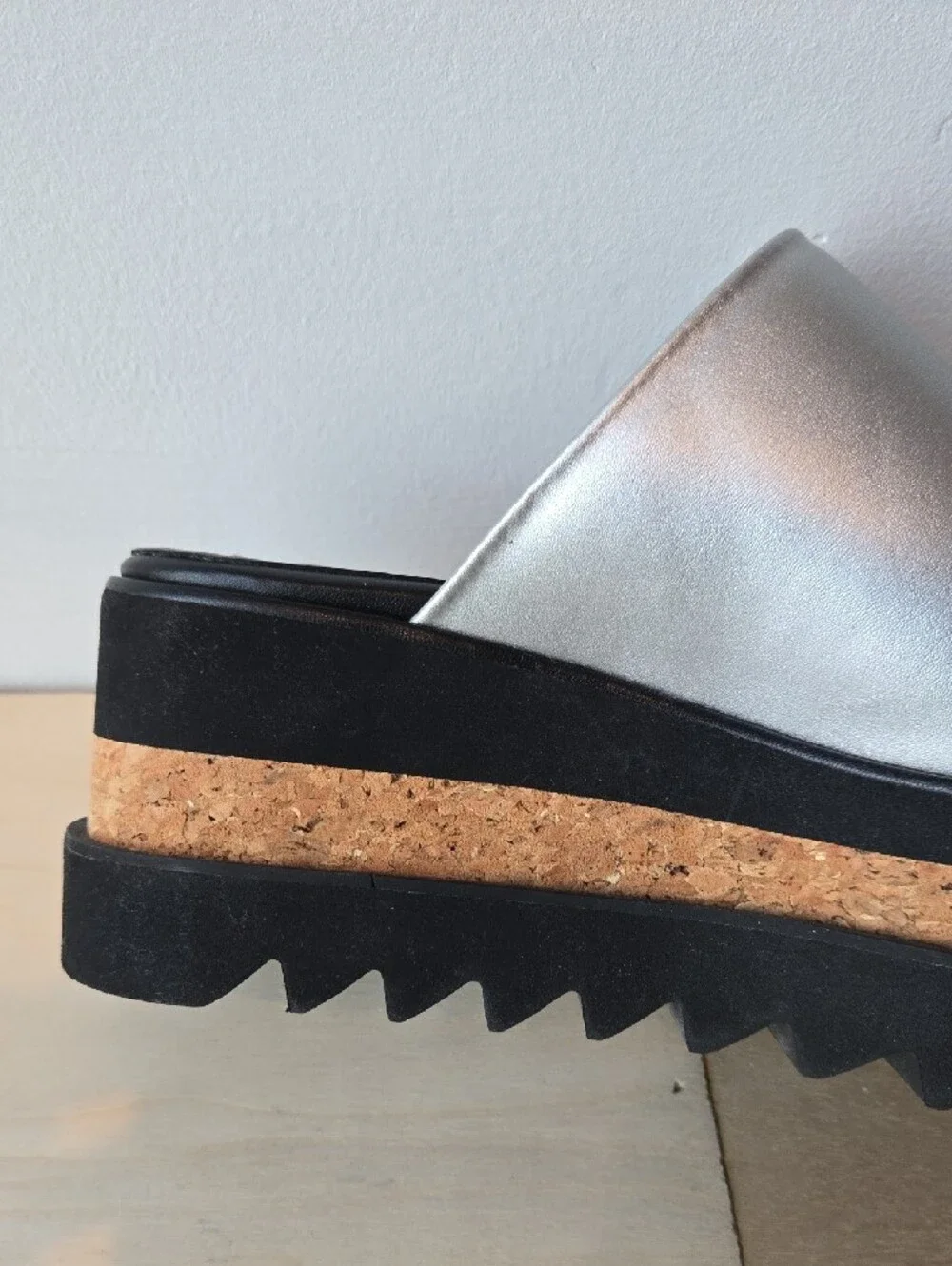 Stella McCartney Sneak-Elyse Sz 39 Metallic Silver Cork-Trim Platform Slide